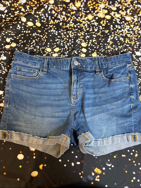 Vineyard Vines Pants - Vineyard Vines Medium Blue Rolled-Hem Denim Shorts (0034)